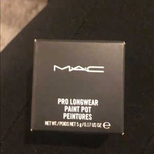 Pro long wear paint pot MAC soft ochre
